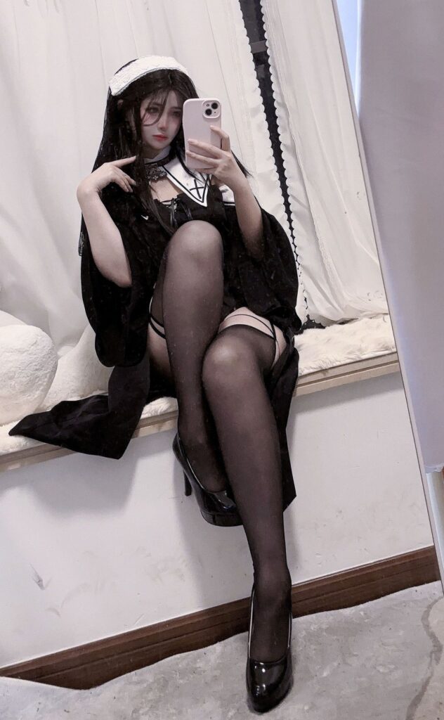 疯猫ss.004 No.117 修女自拍(21P)-图友