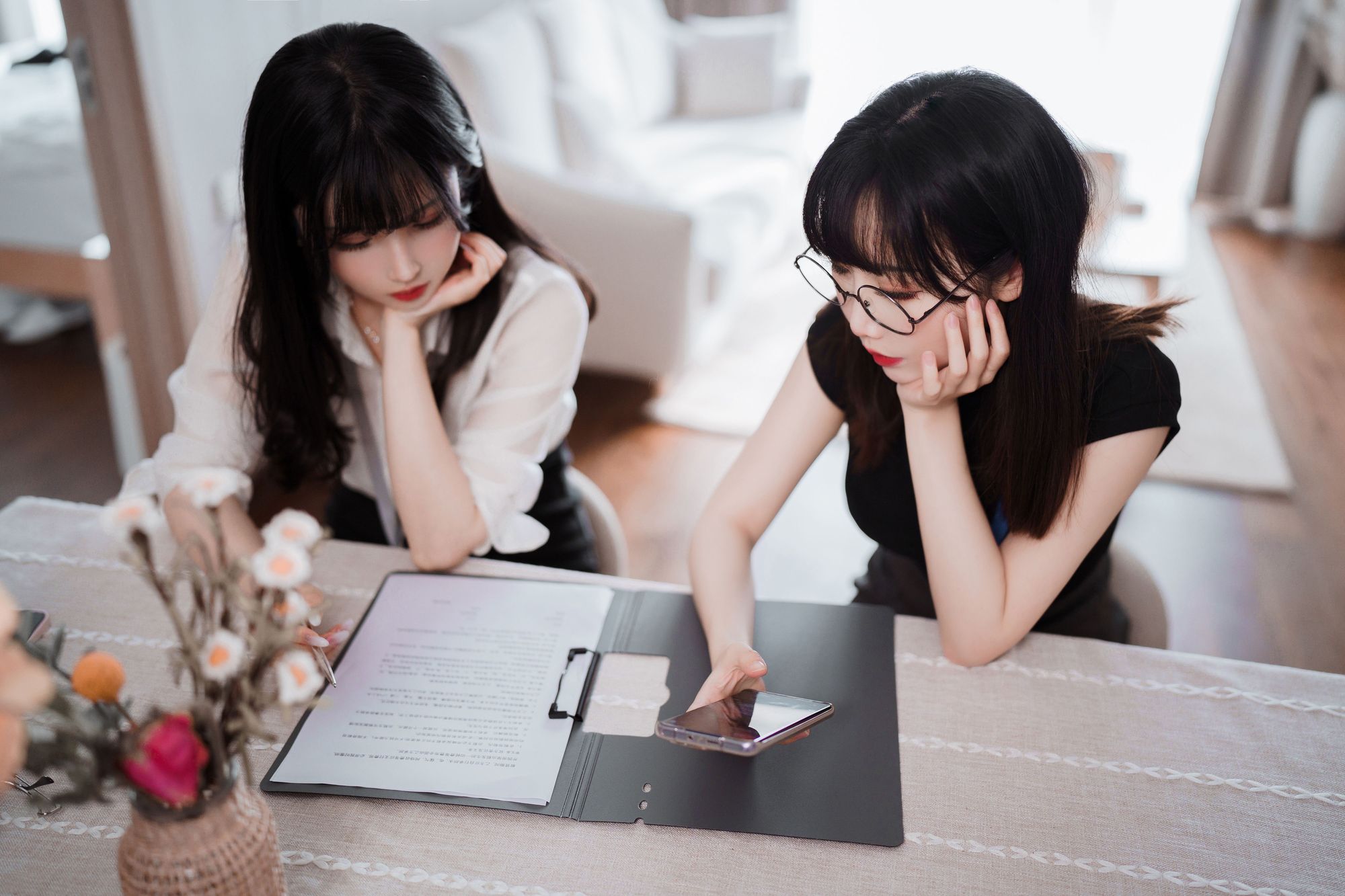 面饼仙儿 No.113 黑丝ol制服双人&凉凉子 – OL百合篇 / 黑丝ol制服双人&凉凉子 – OL前辈（81P） - 图友-图友