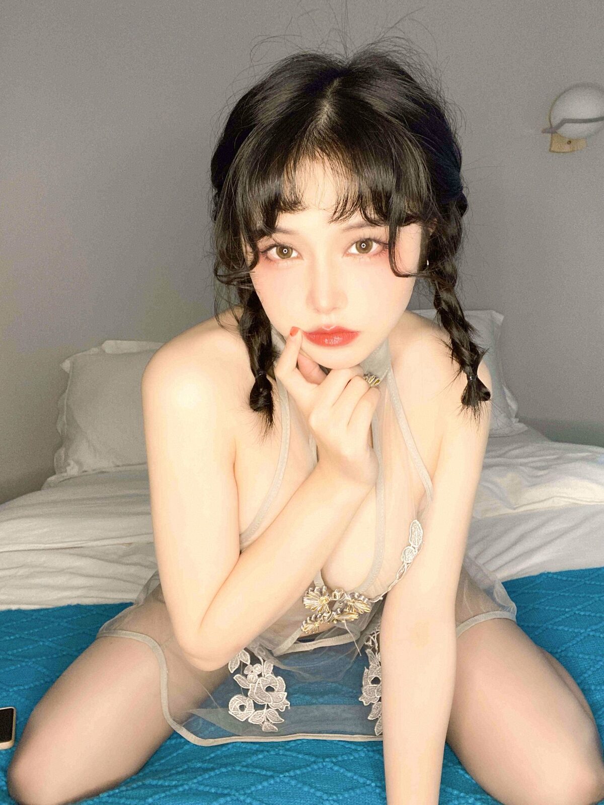 透明灰撕袜 - 七月喵子 cosplay 第2张