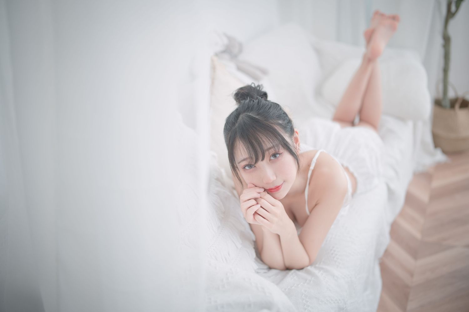 白色睡衣 - 周叽是可爱兔兔 cosplay 第2张