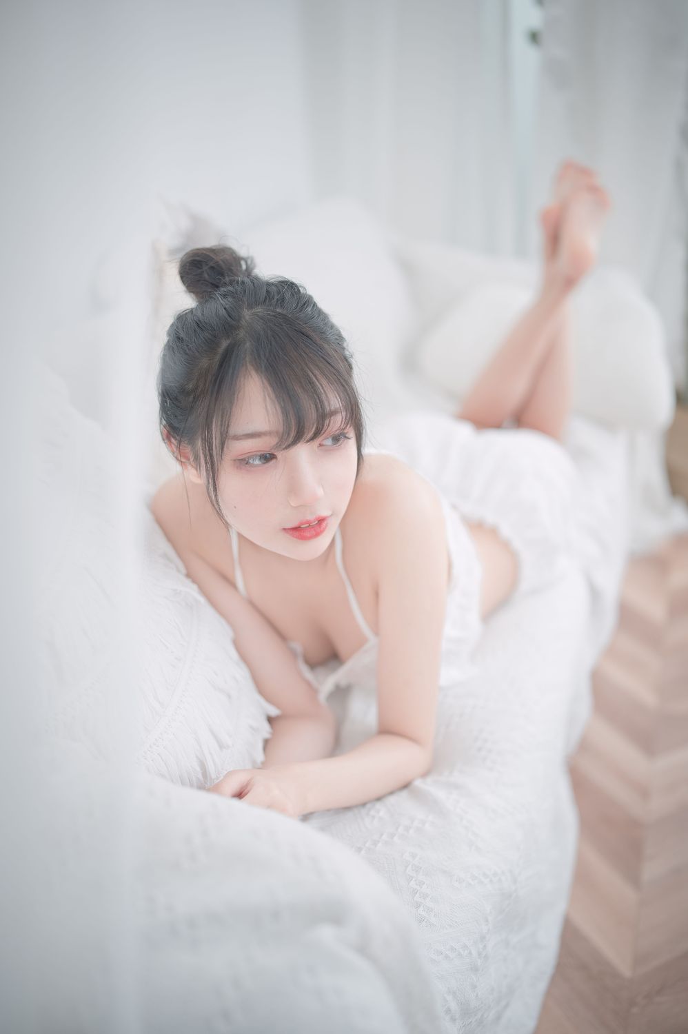 白色睡衣 - 周叽是可爱兔兔 cosplay 第3张