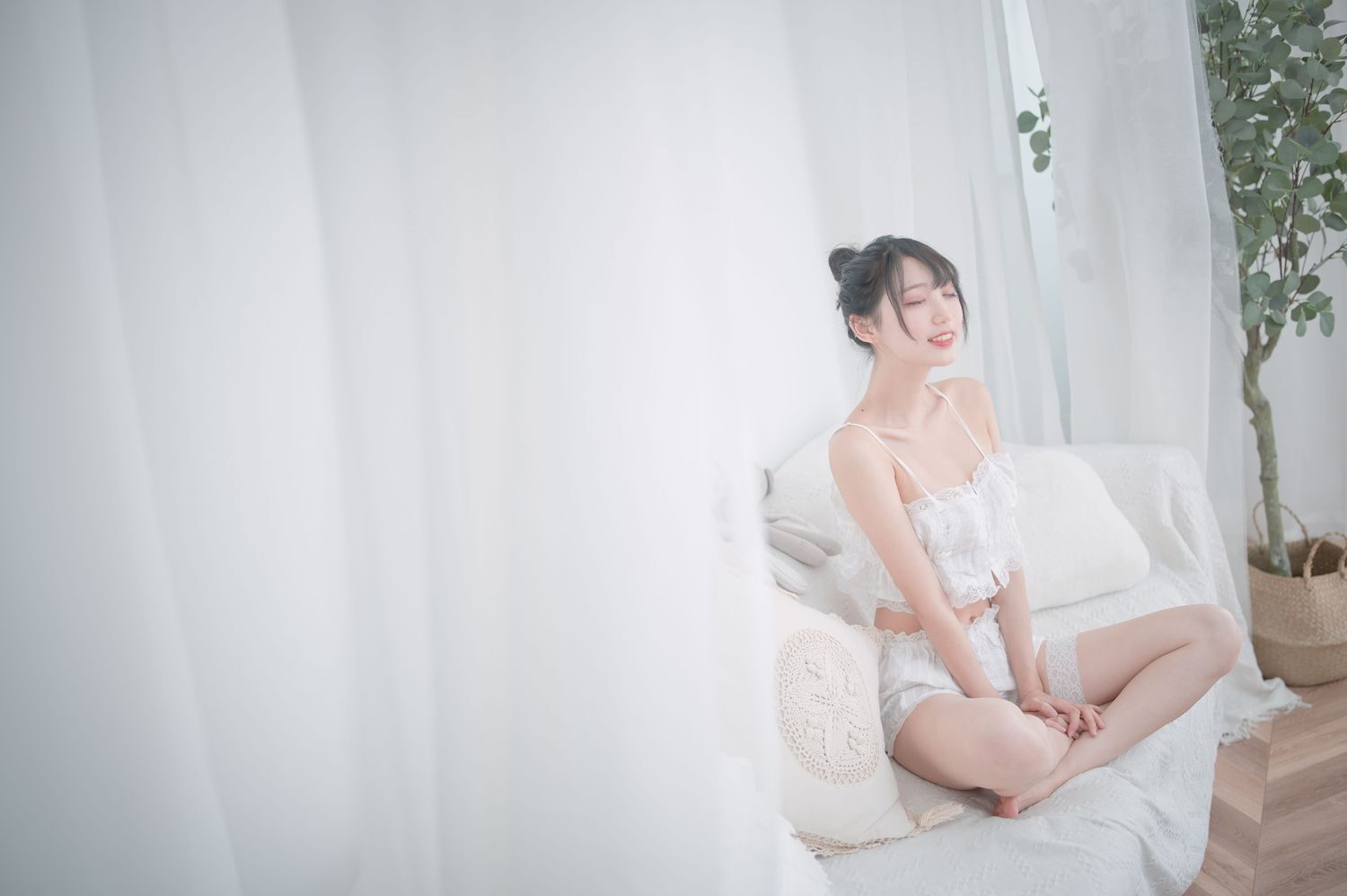 白色睡衣 - 周叽是可爱兔兔 cosplay 第4张
