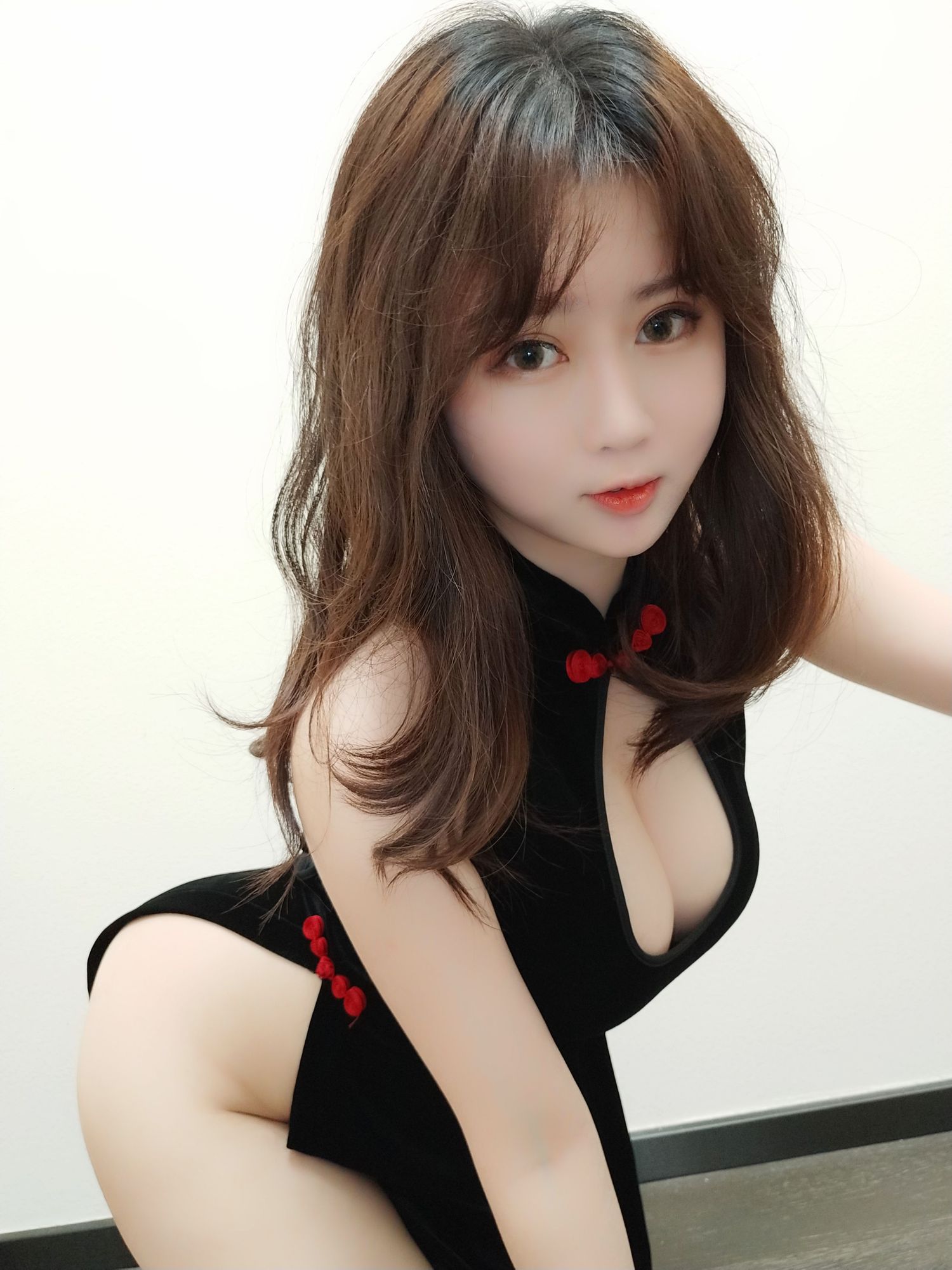 图片[3]-是依酱呀 No.005 依酱 旗袍（25P） - 图友-图友