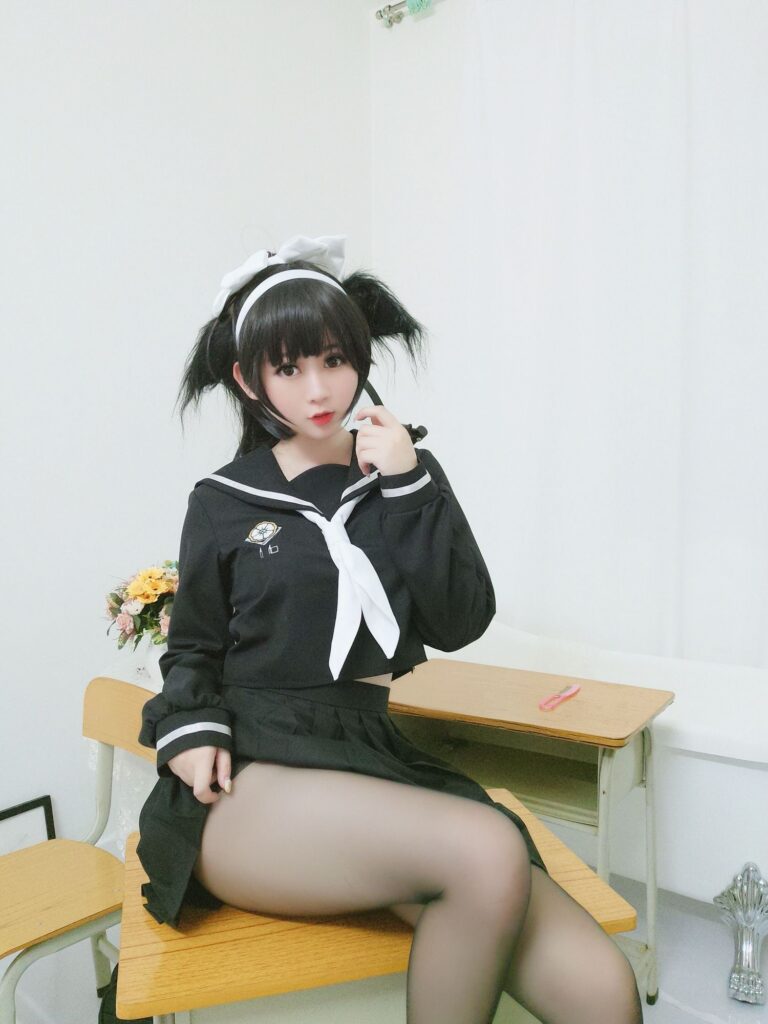 是依酱呀 No.006 依酱爱岩(14P)-图友