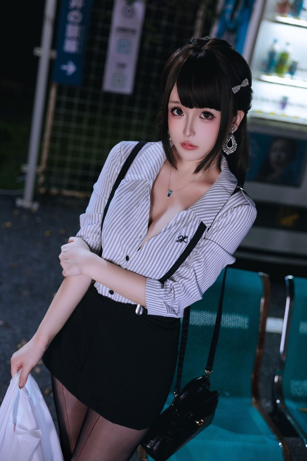 下班的OL - 椎名莜(日奈娇) cosplay 第2张